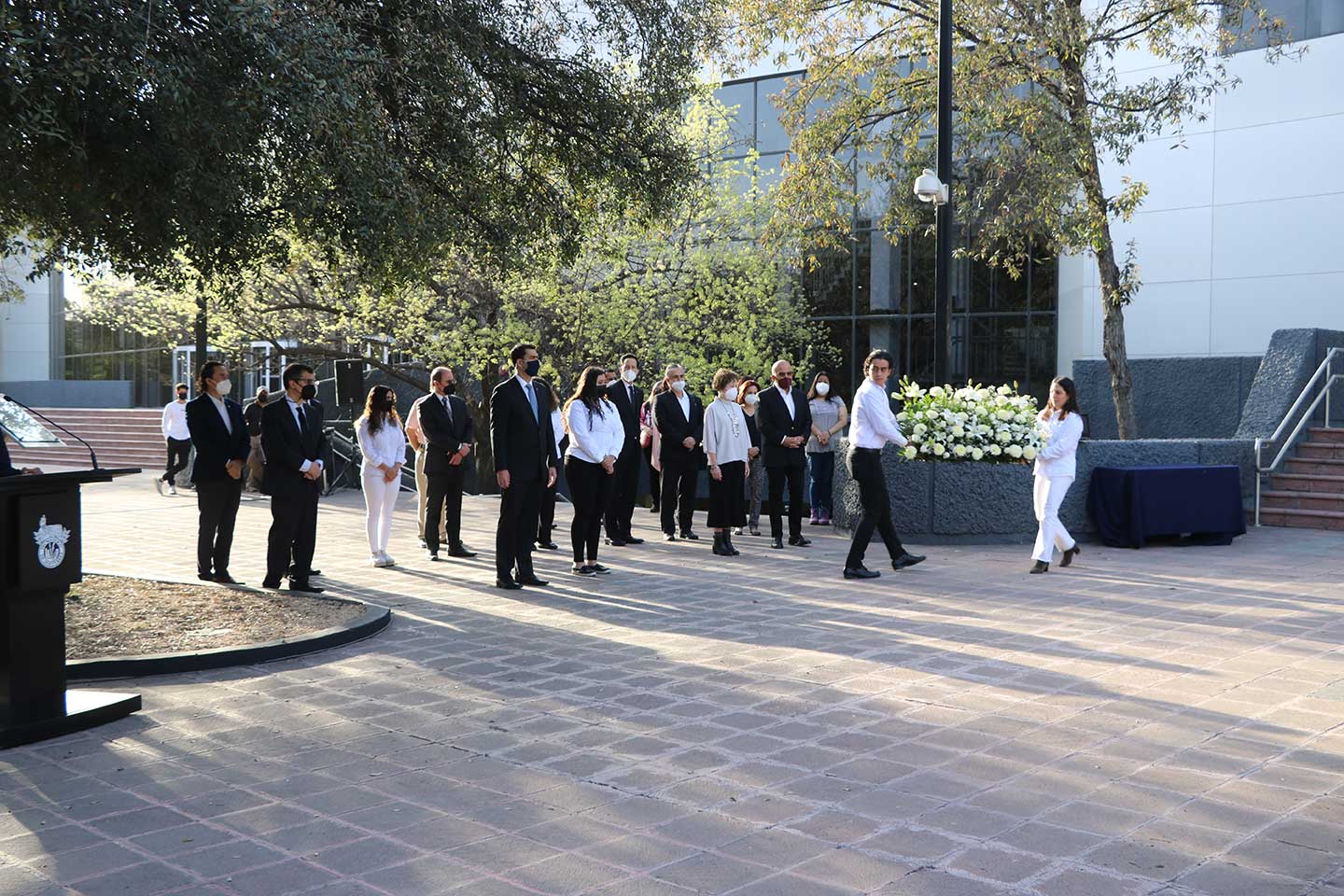 Guardia de Honor - entrega de flores