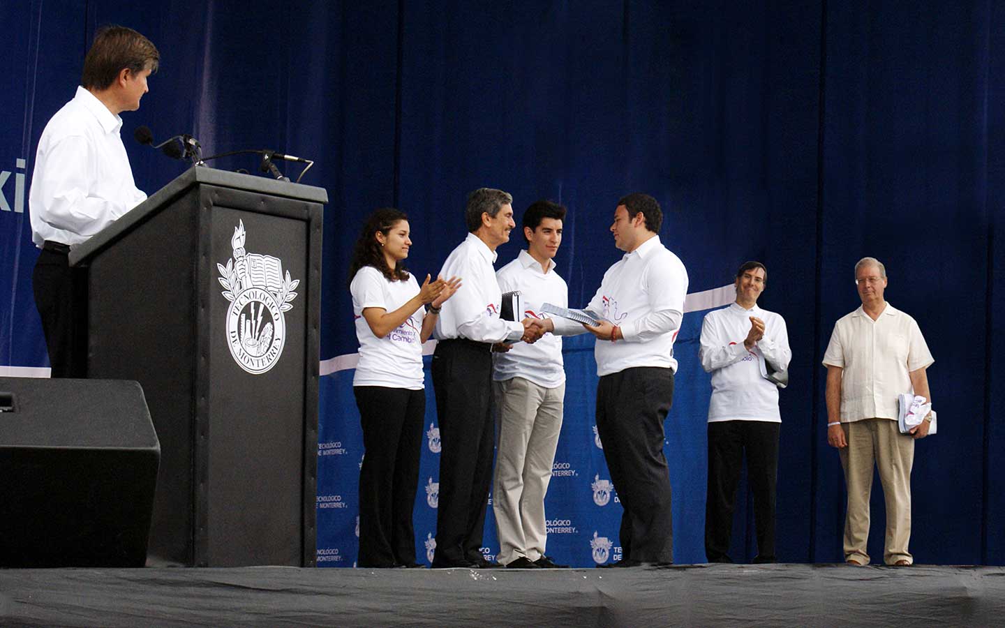  Agradecimiento al Rector
